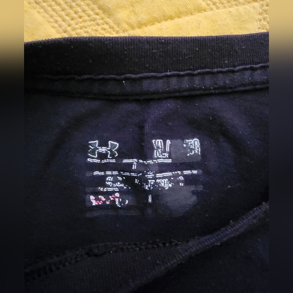 Mens black Under Armour tshirt - Picture 4 of 9